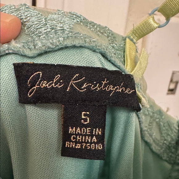 Jodi Kristopher Sage Green Lace Maxi Dress with Spaghetti Straps good condition - Picture 2 of 4